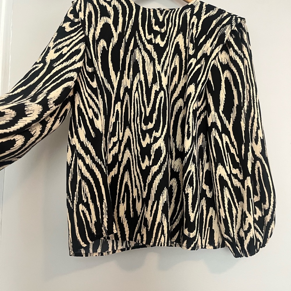 Who What Wear Printed Blouse. Size Small. Like new - Picture 4 of 4
